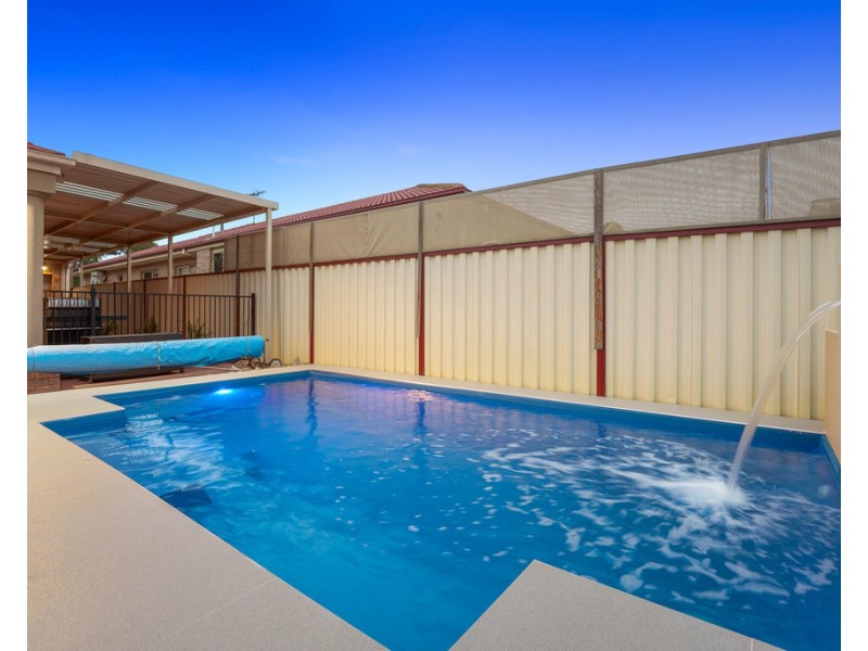 8 Cooks Way, Taylors Hill VIC 3037