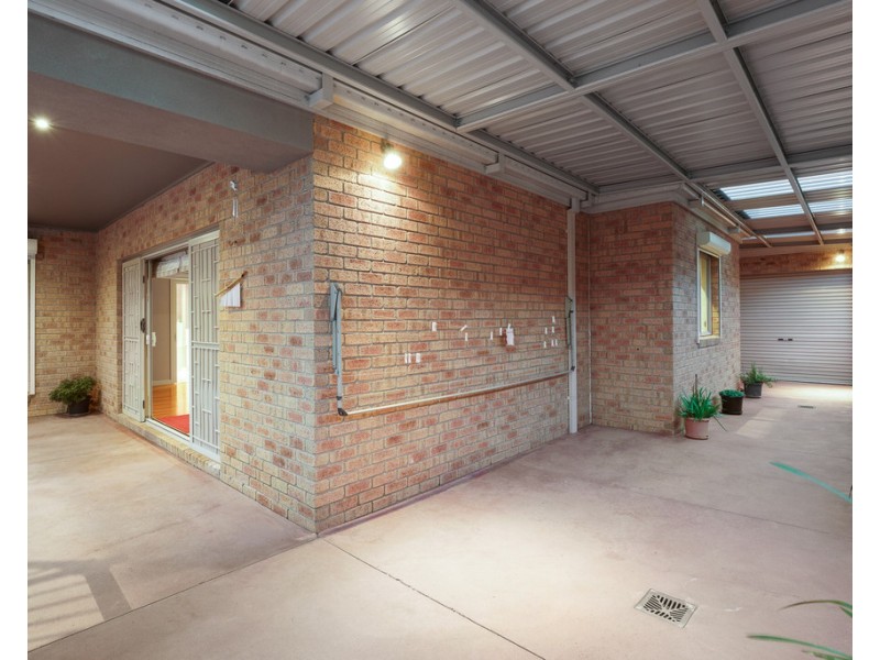 8 Cooks Way, Taylors Hill VIC 3037