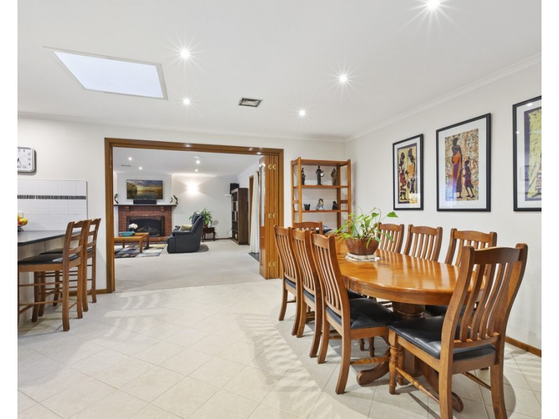 4 Apollo Road, Taylors Lakes VIC 3038