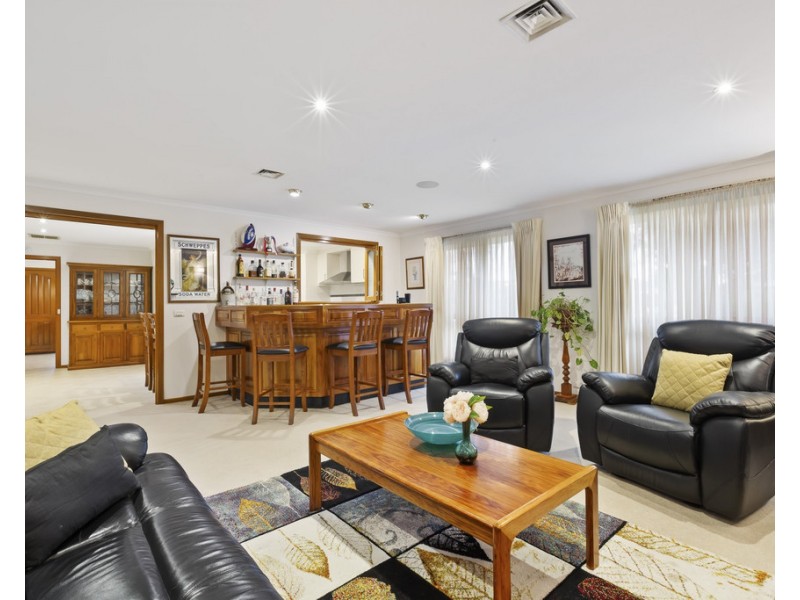4 Apollo Road, Taylors Lakes VIC 3038