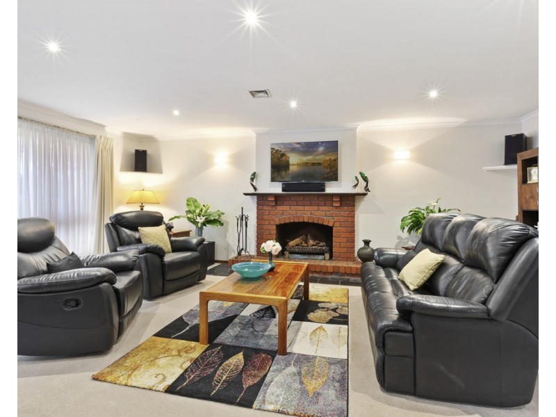 4 Apollo Road, Taylors Lakes VIC 3038
