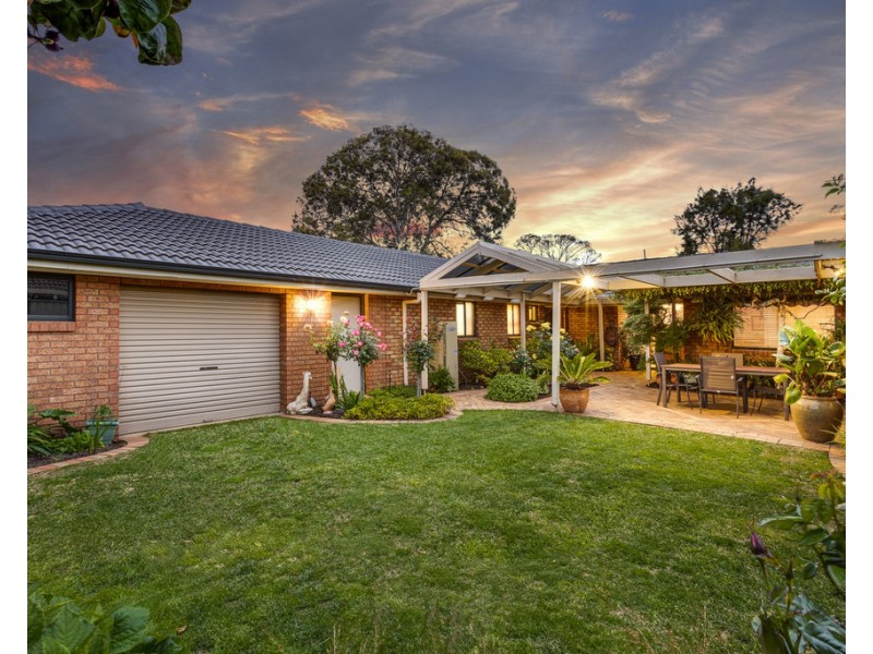 4 Apollo Road, Taylors Lakes VIC 3038