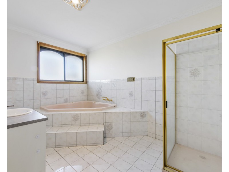 3 Beckwith Court, Taylors Lakes VIC 3038