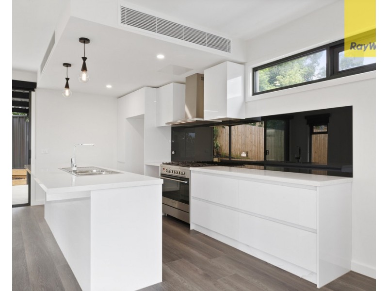 2/4 Riverside Avenue, Keilor VIC 3036