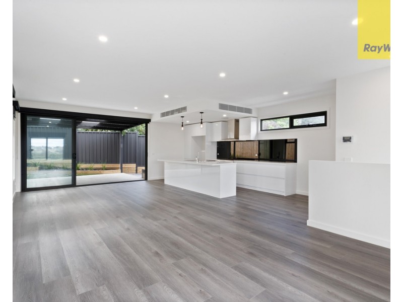 2/4 Riverside Avenue, Keilor VIC 3036