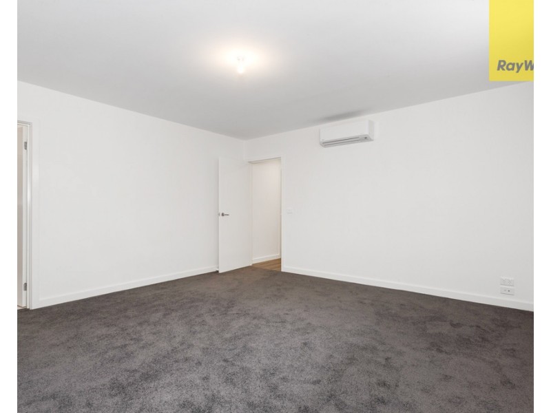 2/4 Riverside Avenue, Keilor VIC 3036