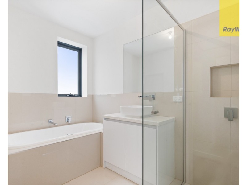 2/4 Riverside Avenue, Keilor VIC 3036