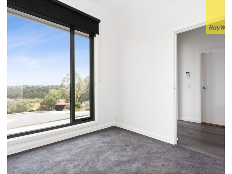 2/4 Riverside Avenue, Keilor VIC 3036