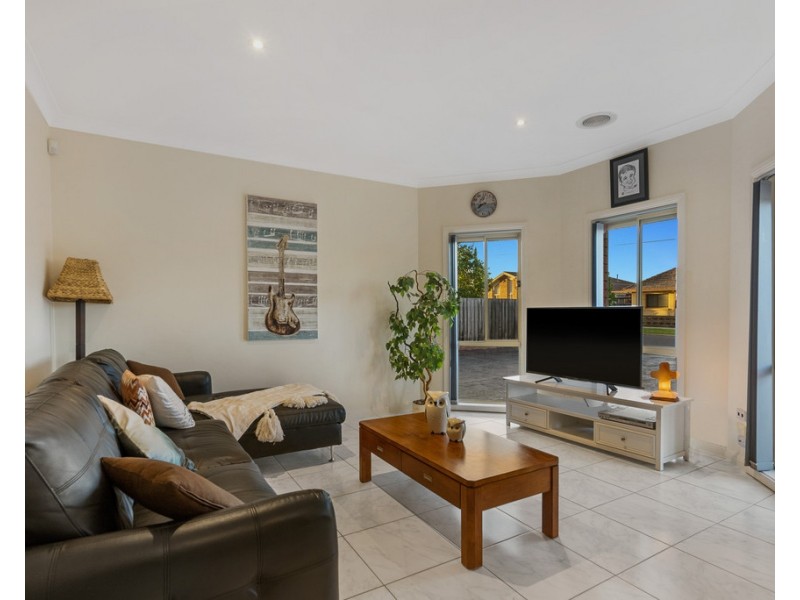 17 Woods Street, St Albans VIC 3021