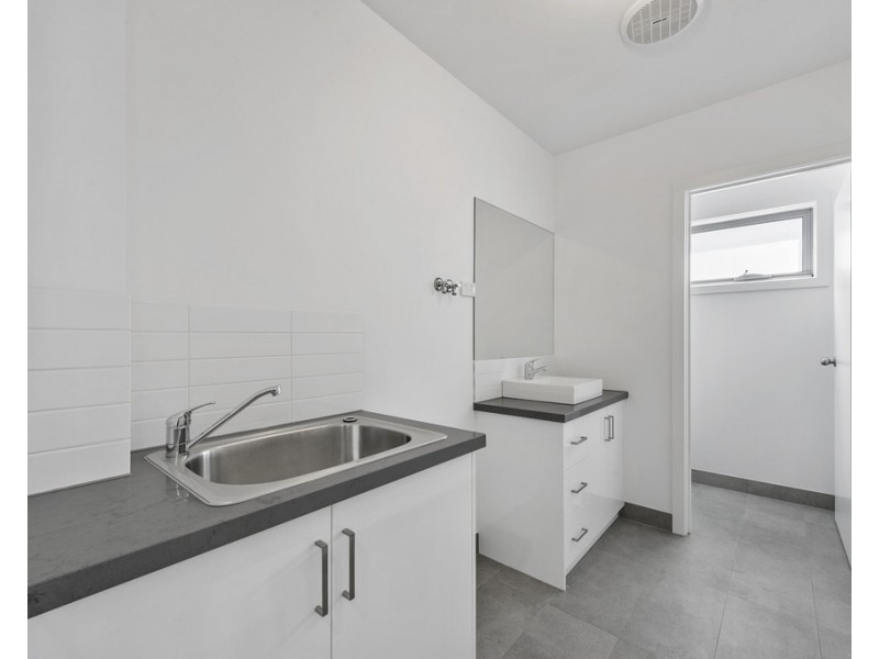 1/34 Albert Road, Sydenham VIC 3037