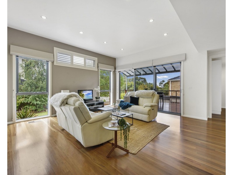 8 Whiteley Parade, Taylors Lakes VIC 3038