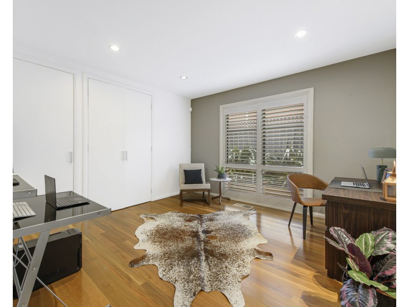 8 Whiteley Parade, Taylors Lakes VIC 3038