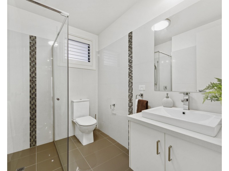 8 Whiteley Parade, Taylors Lakes VIC 3038