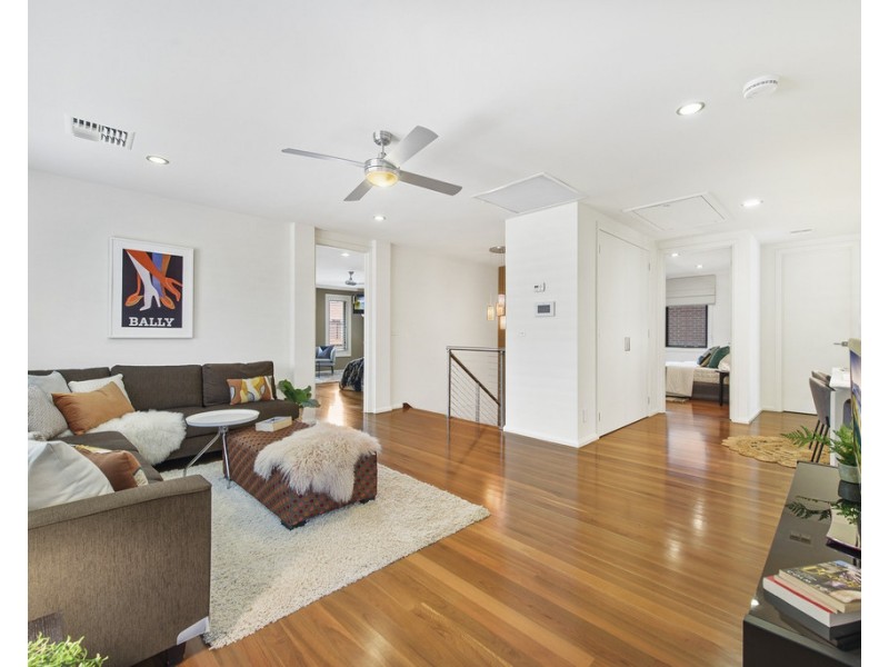 8 Whiteley Parade, Taylors Lakes VIC 3038