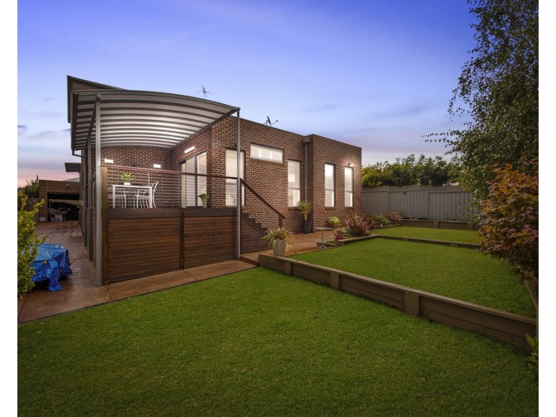 8 Whiteley Parade, Taylors Lakes VIC 3038