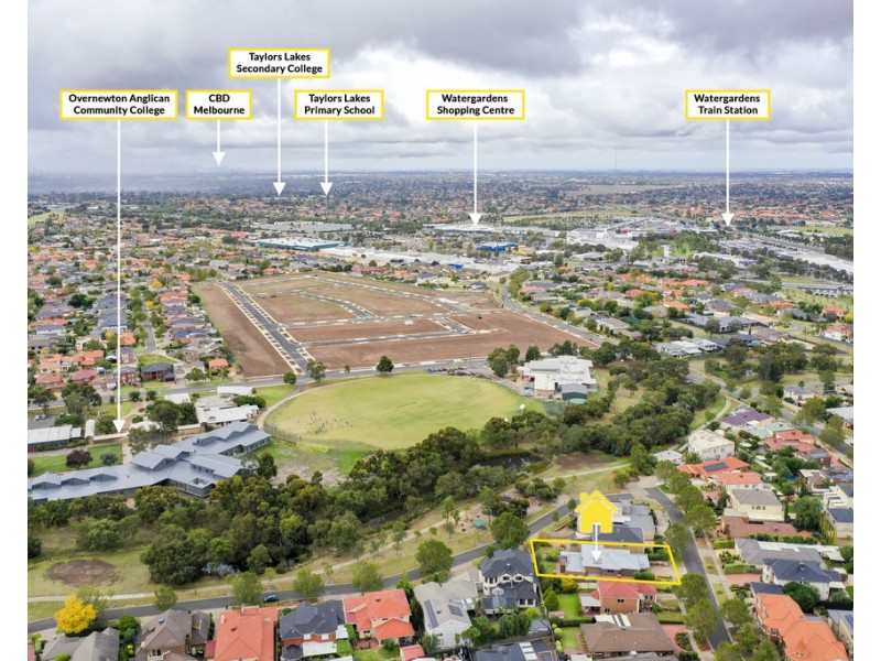 8 Whiteley Parade, Taylors Lakes VIC 3038