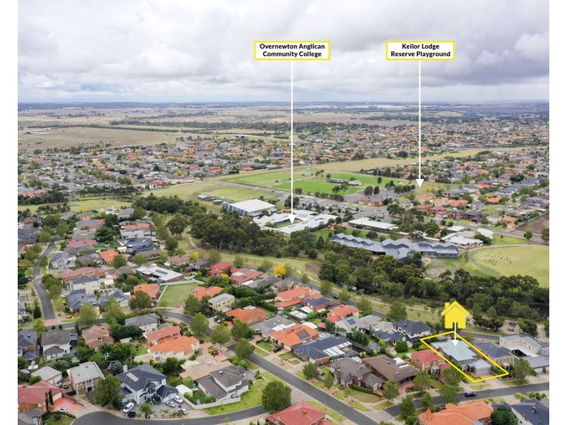 8 Whiteley Parade, Taylors Lakes VIC 3038