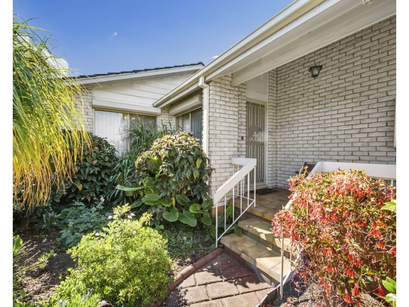 16 Rowan Drive, Kealba VIC 3021