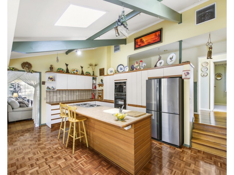 16 Rowan Drive, Kealba VIC 3021