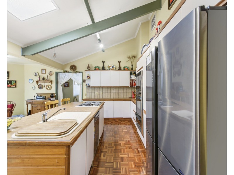 16 Rowan Drive, Kealba VIC 3021