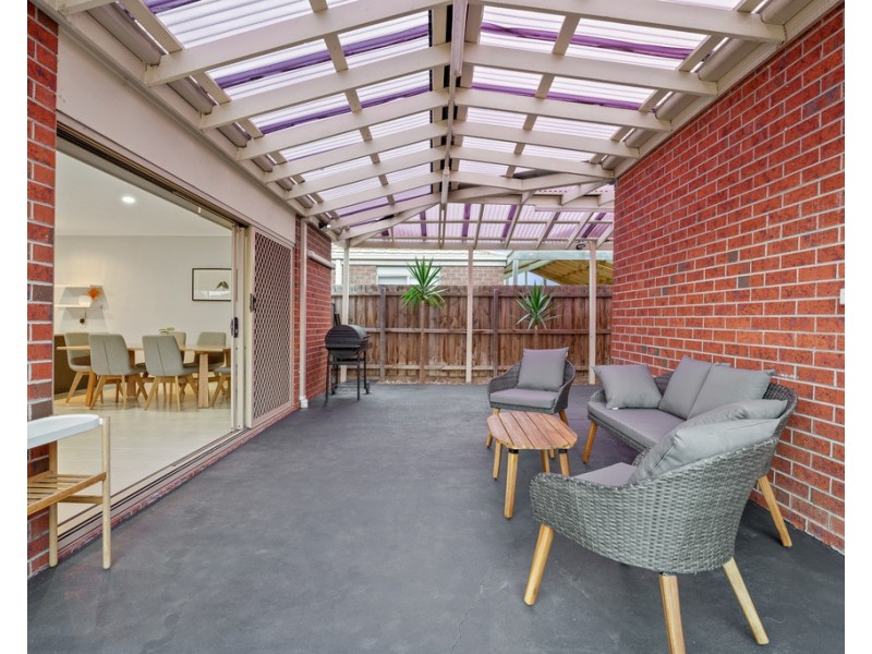 27 Lucas Terrace, Taylors Hill VIC 3037