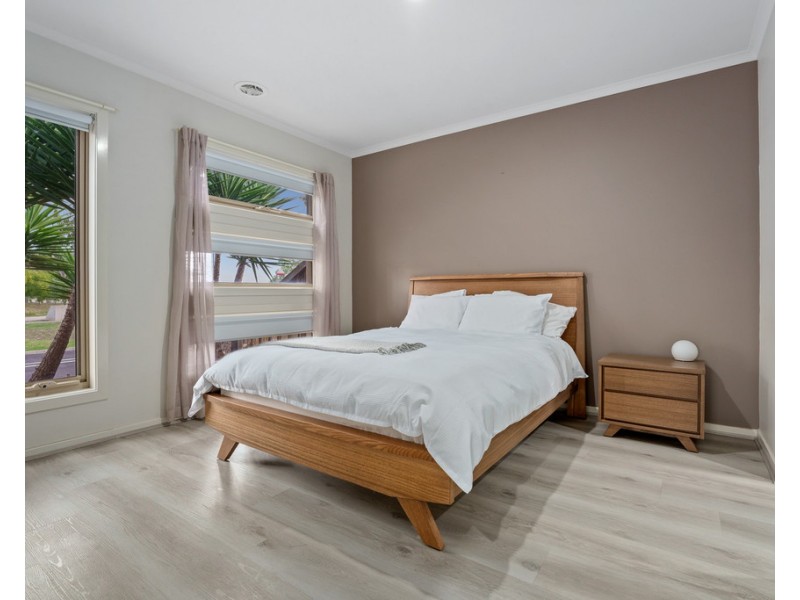 27 Lucas Terrace, Taylors Hill VIC 3037