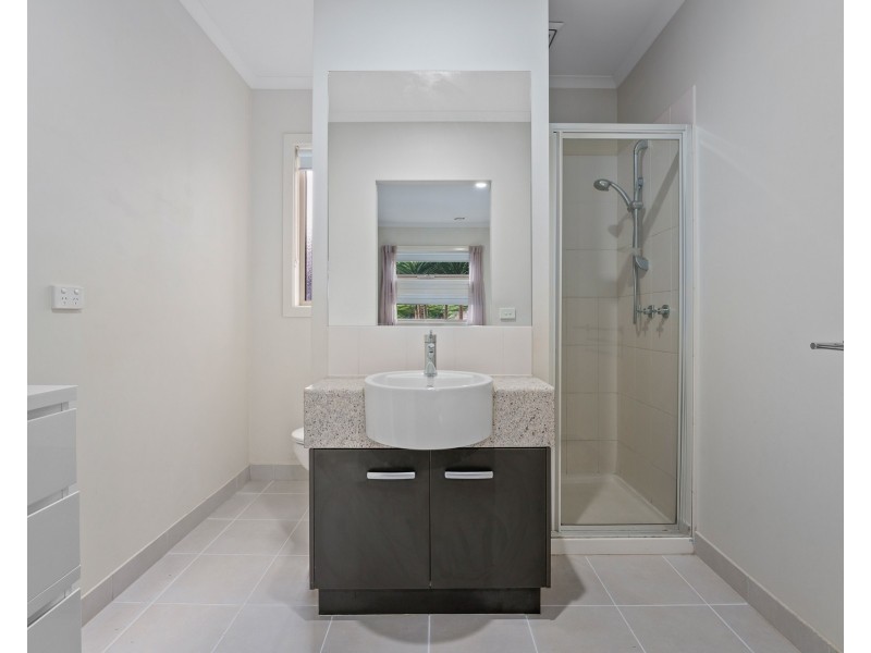 27 Lucas Terrace, Taylors Hill VIC 3037