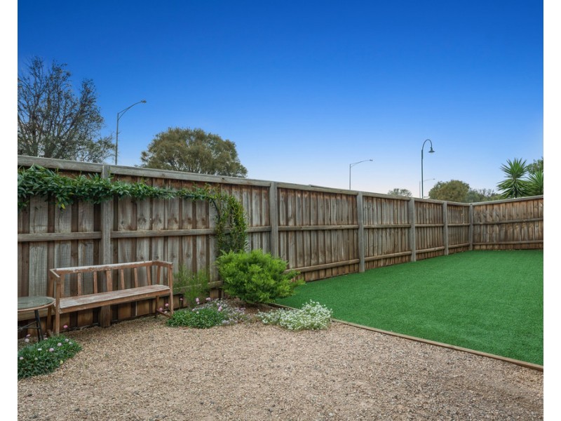 27 Lucas Terrace, Taylors Hill VIC 3037