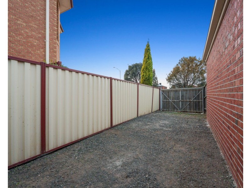 27 Lucas Terrace, Taylors Hill VIC 3037