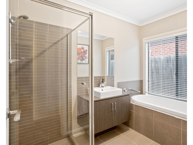 1 Synergy Court, Taylors Hill VIC 3037