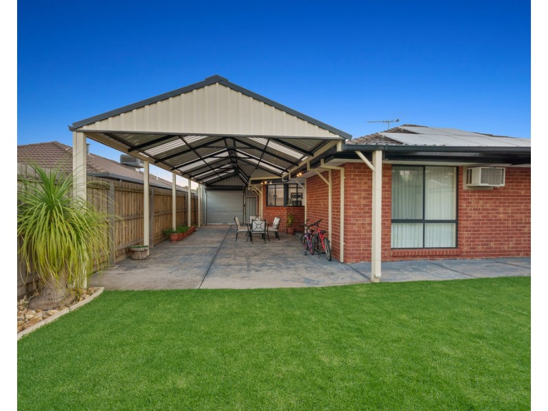 2 Darriwill Close, Delahey VIC 3037