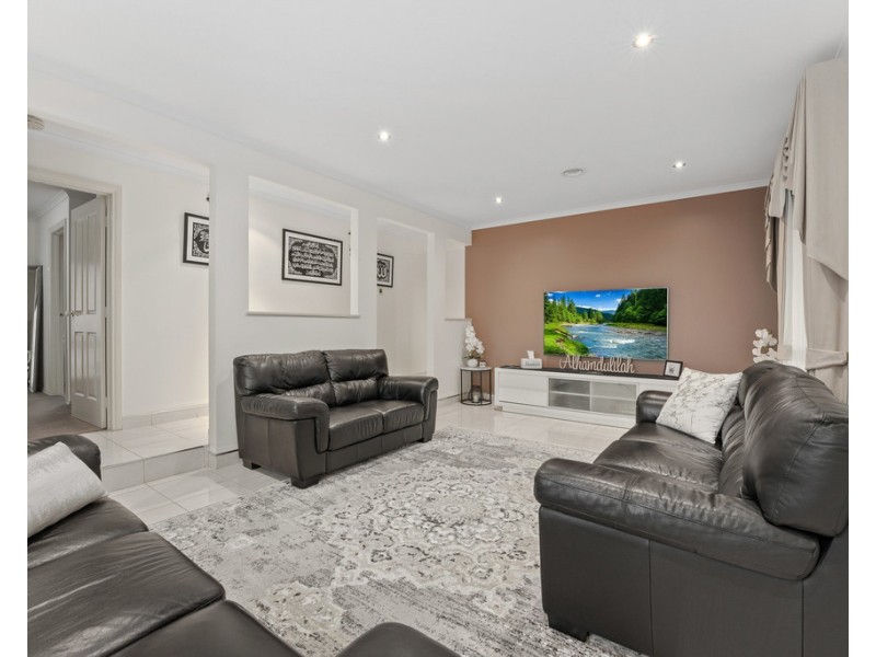 2 Darriwill Close, Delahey VIC 3037