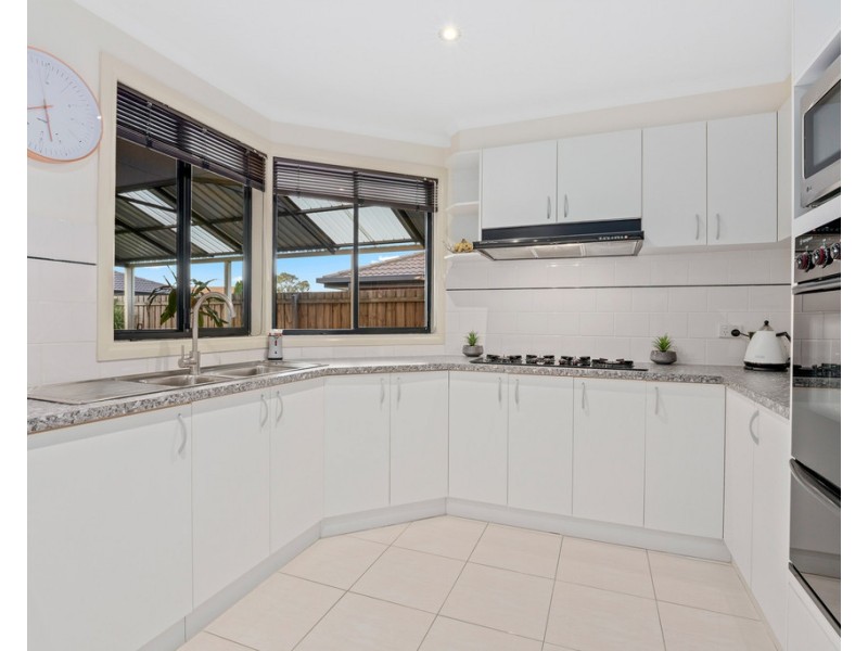 2 Darriwill Close, Delahey VIC 3037