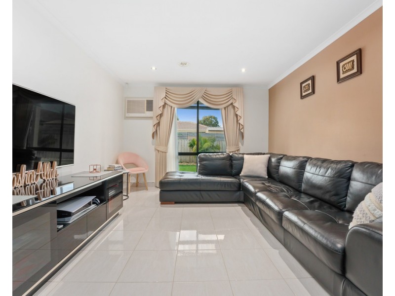 2 Darriwill Close, Delahey VIC 3037