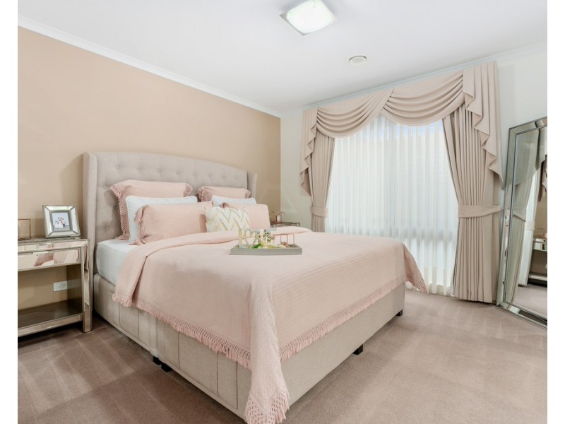 2 Darriwill Close, Delahey VIC 3037
