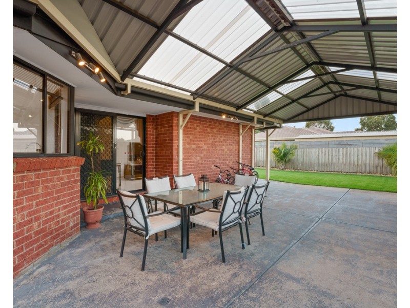 2 Darriwill Close, Delahey VIC 3037