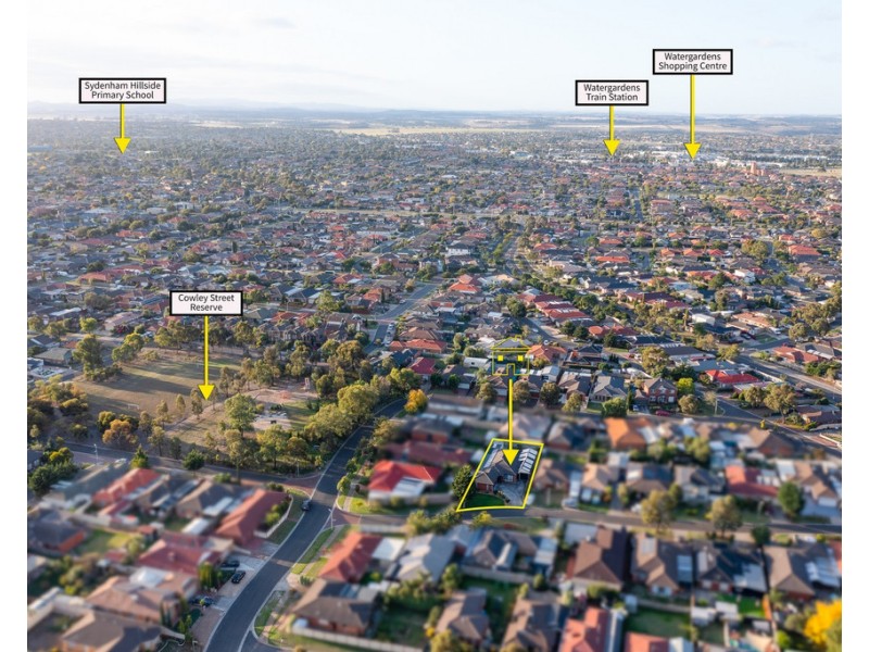 2 Darriwill Close, Delahey VIC 3037