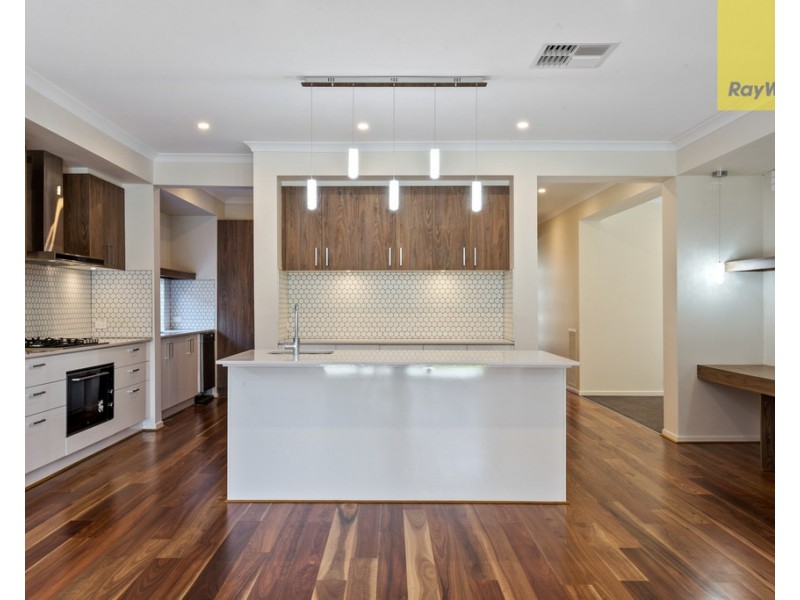 17 Tambo Crescent, Taylors Hill VIC 3037