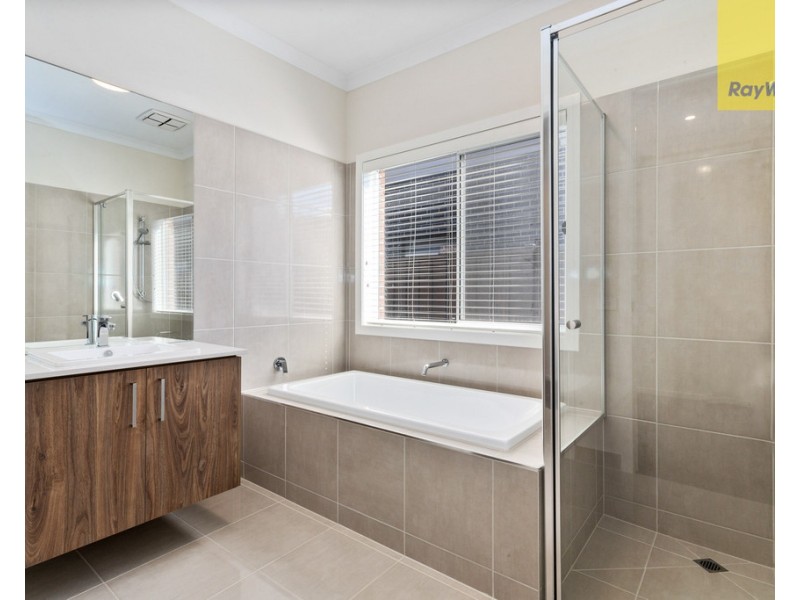 17 Tambo Crescent, Taylors Hill VIC 3037