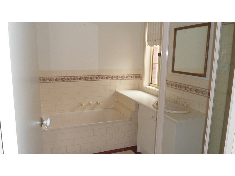 11 Village Avenue, Taylors Lakes VIC 3038