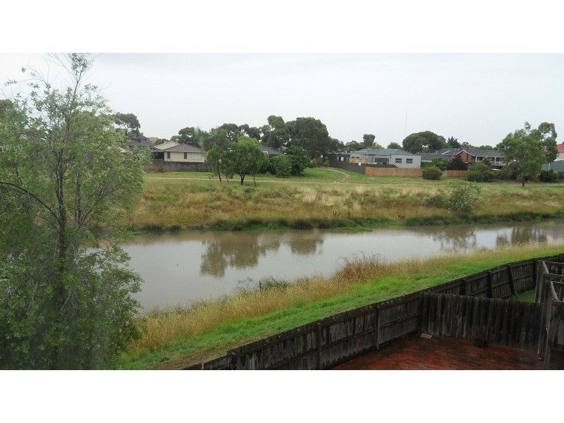 11 Village Avenue, Taylors Lakes VIC 3038