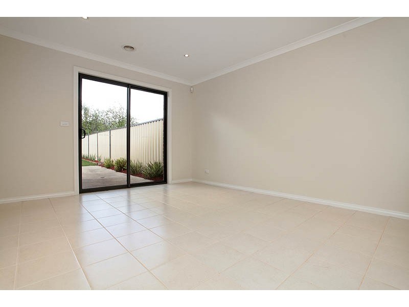 2A Balmoral Close, Hillside VIC 3037