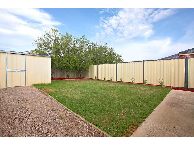 2A Balmoral Close, Hillside VIC 3037