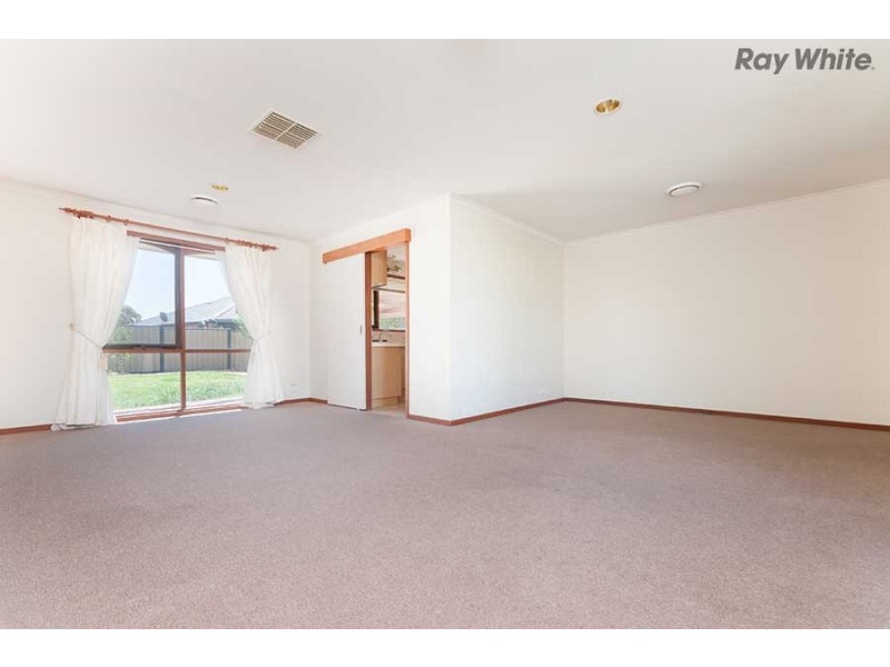 18 Barbary Crescent, Taylors Lakes VIC 3038