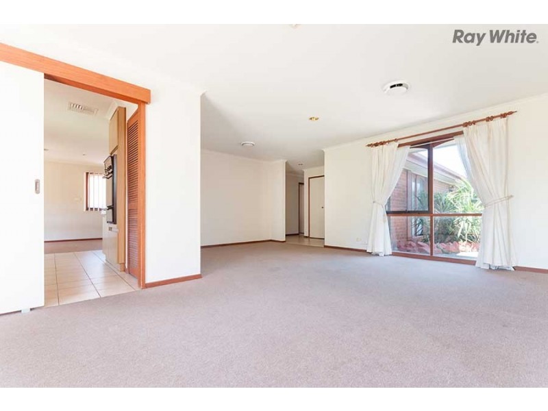 18 Barbary Crescent, Taylors Lakes VIC 3038