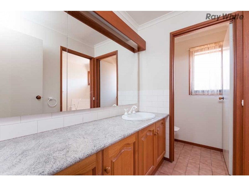 18 Barbary Crescent, Taylors Lakes VIC 3038