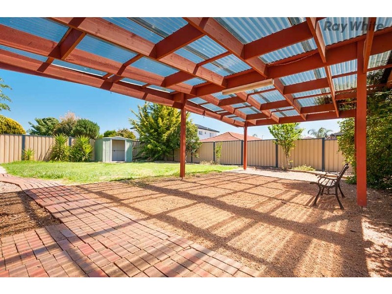 18 Barbary Crescent, Taylors Lakes VIC 3038