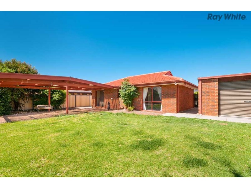 18 Barbary Crescent, Taylors Lakes VIC 3038