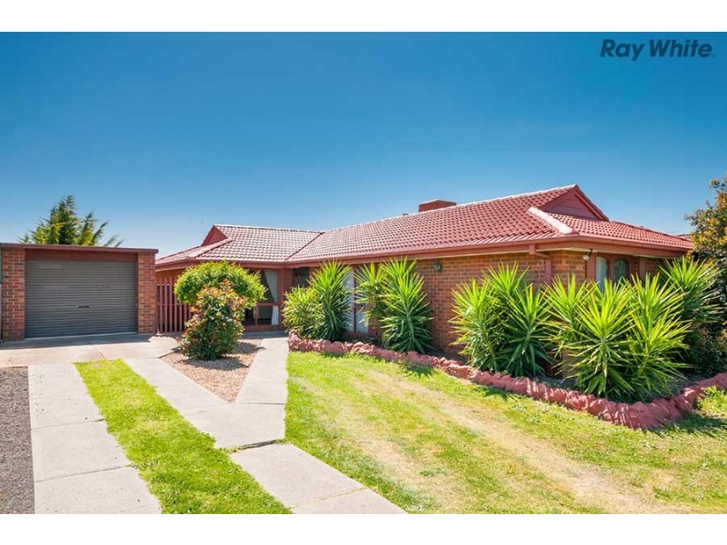 18 Barbary Crescent, Taylors Lakes VIC 3038