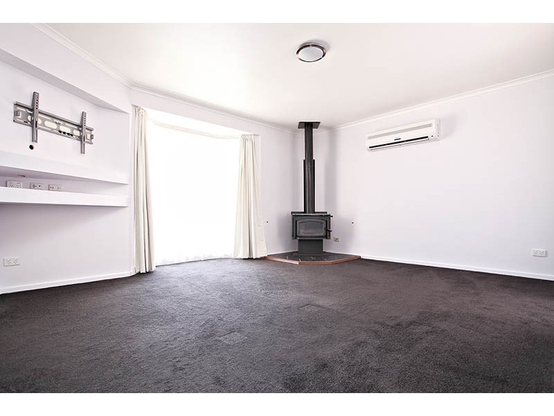 38 Chris Crt, Hillside VIC 3037